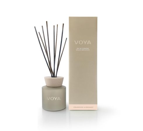 0050_VOYA_DIFFUSER_CEDARWOOD_AND_BERGAMONT_300DPI_WEB