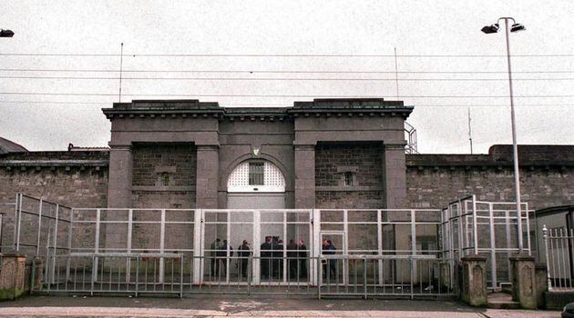 Pria yang dipenjara karena perampokan yang menerima tunjangan untuk intoleransi laktosa meninggal di penjara – The Irish Times