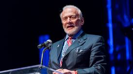 Buzz Aldrin challenges US to lead   mission to Mars