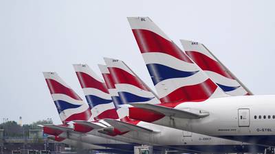 Airlines suffer on travel fears as UK stalls full reopening