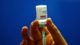 Covid-19: Under 40s should get choice of vaccine, say UK officials