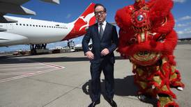 Dubliner Alan Joyce commits to Qantas for at least 3 more years