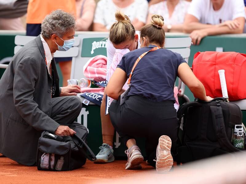 Simona Halep suffers panic attack during French Open defeat