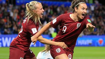 Jodie Taylor downs Argentina as England qualify for last 16