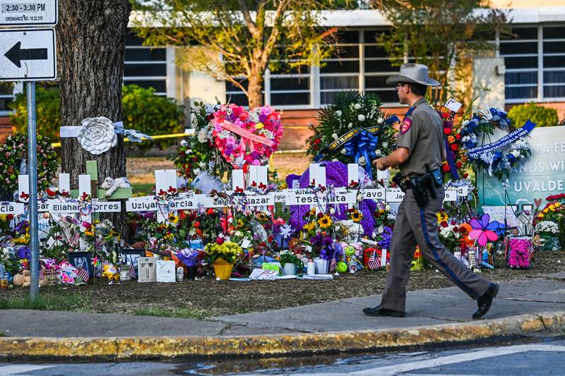 Texas school shooting: Investigators question delayed police response