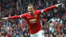 Manchester United hang on with 10 men against Hammers