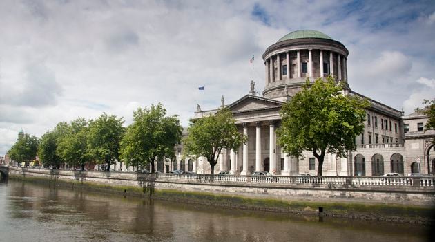 Pria yang cedera punggung saat mengangkat kantong daging babi mendapat ganti rugi €365.000 oleh Pengadilan Tinggi – The Irish Times