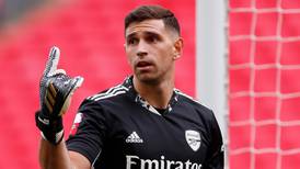 Brighton join Villa in race to sign Arsenal goalkeeper Martínez